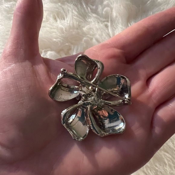 Vintage Silvertone Floral Pin Brooch Rhinestones - Picture 3 of 3
